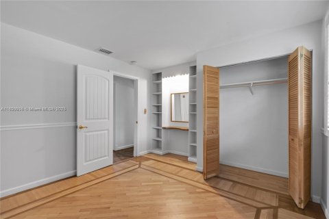 Casa en venta en Miami, Florida, 4 dormitorios, 182.55 m2 № 1944860 - foto 24