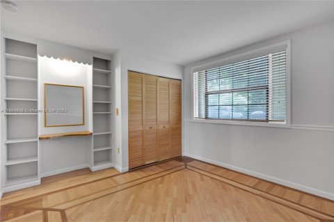 Casa en venta en Miami, Florida, 4 dormitorios, 182.55 m2 № 1944860 - foto 23