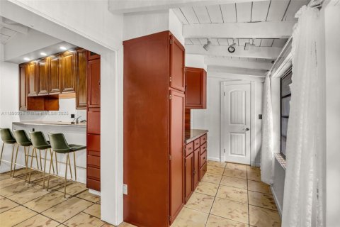 Casa en venta en Miami, Florida, 4 dormitorios, 182.55 m2 № 1944860 - foto 17