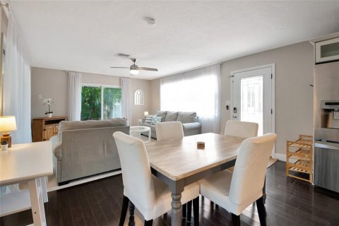 House in Sarasota, Florida 3 bedrooms, 130.25 sq.m. № 1767261 - photo 14