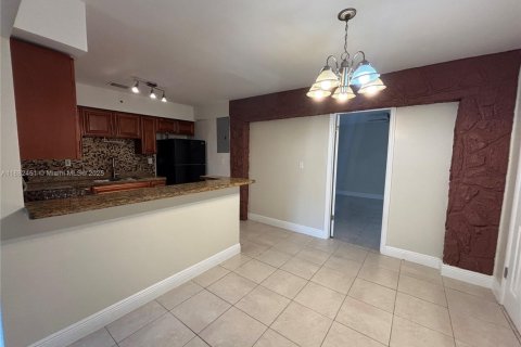 House in Miami, Florida 3 bedrooms, 226.59 sq.m. № 1928580 - photo 3