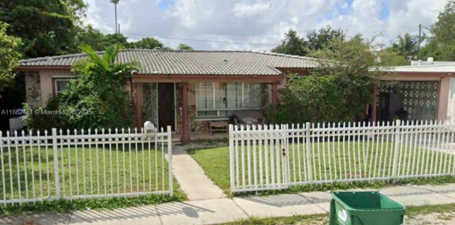 House in Miami, Florida 3 bedrooms, 226.59 sq.m. № 1928580