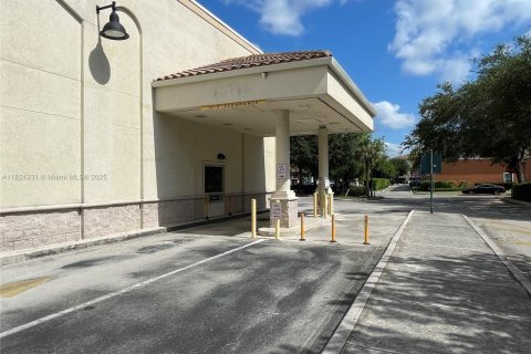 Купить коммерческую недвижимость в Мирамар, Флорида № 2034874 - фото 5