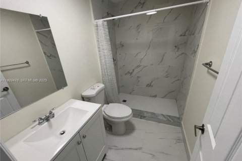 Propiedad comercial en alquiler en Miami, Florida, 1 dormitorio, 192.87 m2 № 1983572 - foto 6