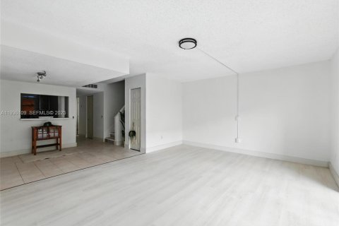 Townhouse in Davie, Florida 2 bedrooms, 123.56 sq.m. № 1994178 - photo 12