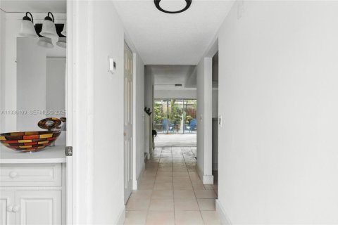 Townhouse in Davie, Florida 2 bedrooms, 123.56 sq.m. № 1994178 - photo 2