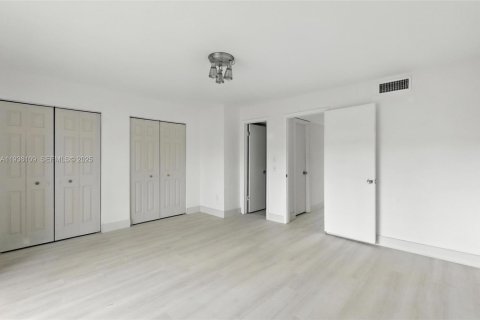 Townhouse in Davie, Florida 2 bedrooms, 123.56 sq.m. № 1994178 - photo 20