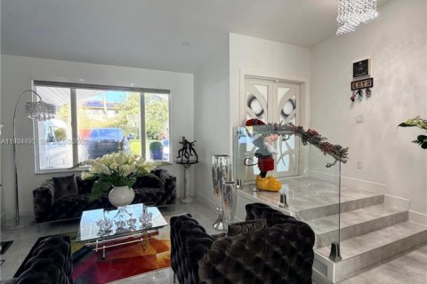 House in Miami, Florida 3 bedrooms, 199.28 sq.m. № 1992503 - photo 13