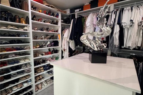 House in Miami, Florida 3 bedrooms, 199.28 sq.m. № 1992503 - photo 17