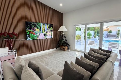 House in Miami, Florida 3 bedrooms, 199.28 sq.m. № 1992503 - photo 11