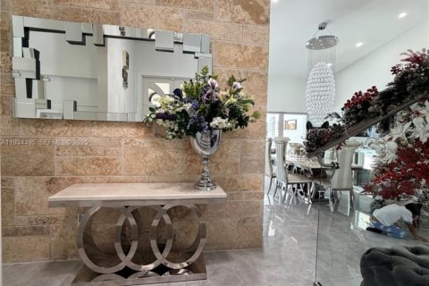 House in Miami, Florida 3 bedrooms, 199.28 sq.m. № 1992503 - photo 8