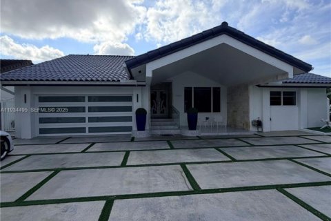 House in Miami, Florida 3 bedrooms, 199.28 sq.m. № 1992503 - photo 4