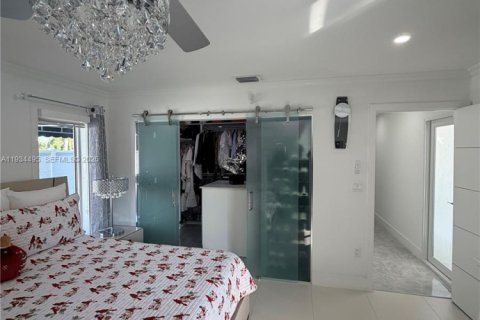House in Miami, Florida 3 bedrooms, 199.28 sq.m. № 1992503 - photo 19