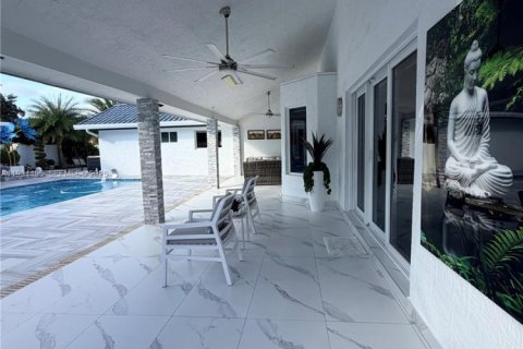 House in Miami, Florida 3 bedrooms, 199.28 sq.m. № 1992503 - photo 28