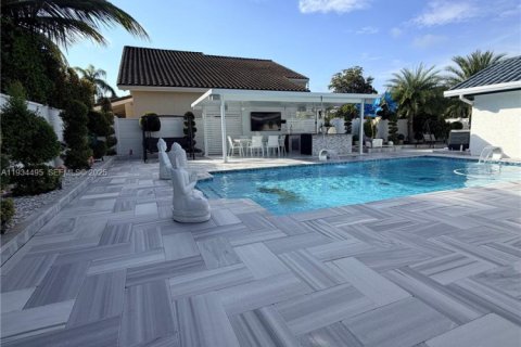 House in Miami, Florida 3 bedrooms, 199.28 sq.m. № 1992503 - photo 30