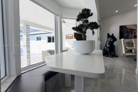 House in Miami, Florida 3 bedrooms, 199.28 sq.m. № 1992503 - photo 10