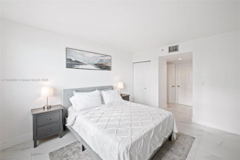 Купить кондоминиум в Майами, Флорида 2 спальни, 105.91м2, № 2014078 - фото 16