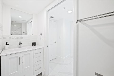 Купить кондоминиум в Майами, Флорида 2 спальни, 105.91м2, № 2014078 - фото 21