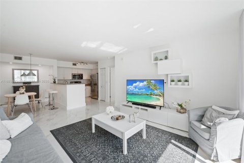 Купить кондоминиум в Майами, Флорида 2 спальни, 105.91м2, № 2014078 - фото 11