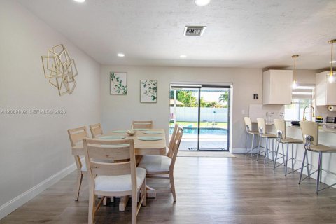 Villa ou maison à vendre à Cape Coral, Floride: 3 chambres, 126.07 m2 № 2295459 - photo 7