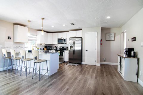 Villa ou maison à vendre à Cape Coral, Floride: 3 chambres, 126.07 m2 № 2295459 - photo 8