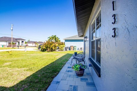 Villa ou maison à vendre à Cape Coral, Floride: 3 chambres, 126.07 m2 № 2295459 - photo 4