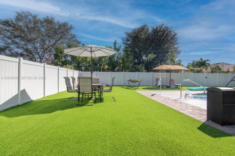 Villa ou maison à vendre à Cape Coral, Floride: 3 chambres, 126.07 m2 № 2295459 - photo 26