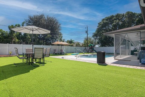 Villa ou maison à vendre à Cape Coral, Floride: 3 chambres, 126.07 m2 № 2295459 - photo 27