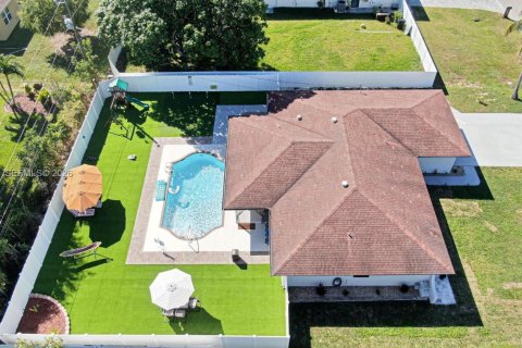 Villa ou maison à Cape Coral, Floride 3 chambres, 126.07 m2 № 2295459