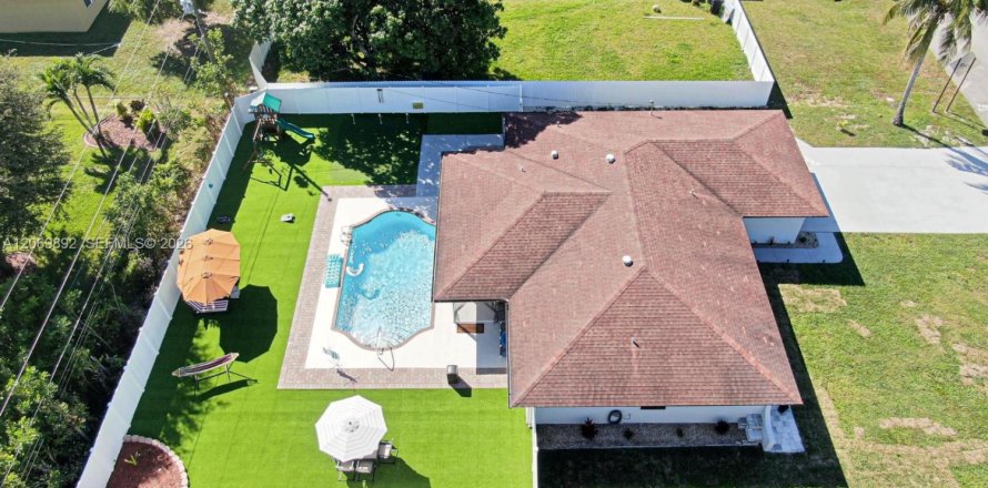 Villa ou maison à Cape Coral, Floride 3 chambres, 126.07 m2 № 2295459
