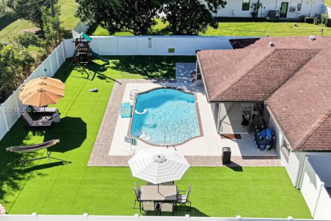Villa ou maison à vendre à Cape Coral, Floride: 3 chambres, 126.07 m2 № 2295459 - photo 5