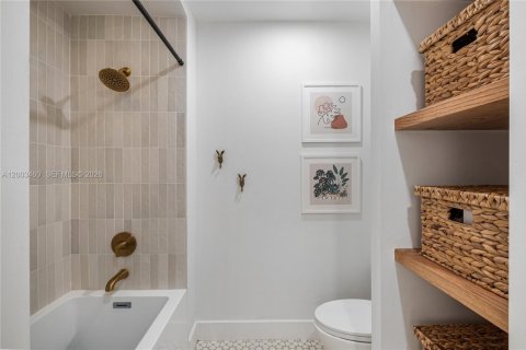 Villa ou maison à vendre à Pinecrest, Floride: 5 chambres, 279.08 m2 № 2066900 - photo 28