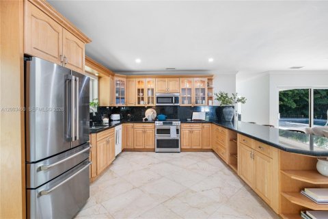 Villa ou maison à vendre à Pinecrest, Floride: 5 chambres, 279.08 m2 № 2066900 - photo 14