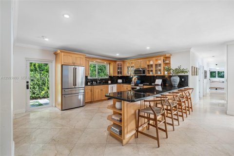 Villa ou maison à vendre à Pinecrest, Floride: 5 chambres, 279.08 m2 № 2066900 - photo 13