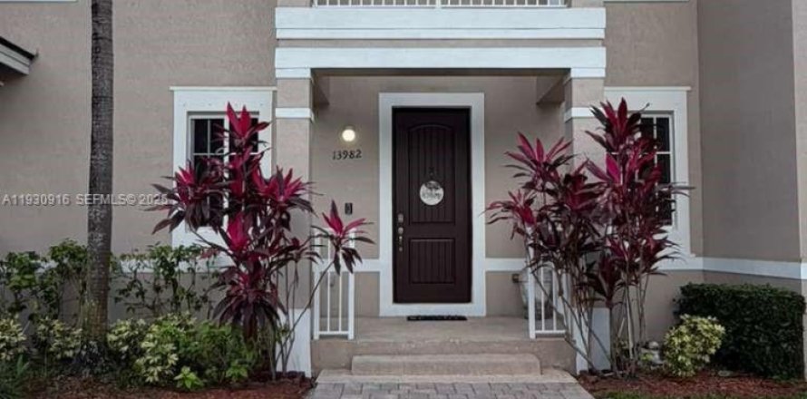 Таунхаус в Хомстед, Флорида 3 спальни, 146.79м2 № 1990653