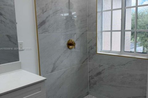 Снять в аренду таунхаус в Хомстед, Флорида 3 спальни, 146.79м2, № 1990653 - фото 4