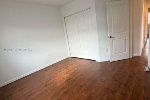 Снять в аренду таунхаус в Хомстед, Флорида 3 спальни, 146.79м2, № 1990653 - фото 9