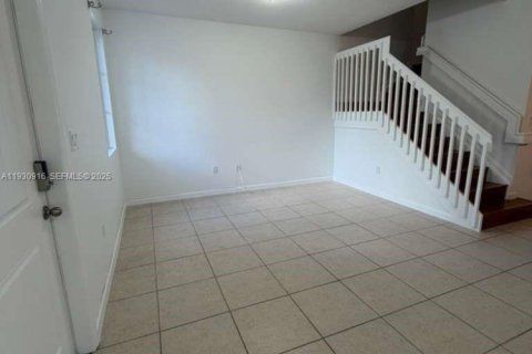 Снять в аренду таунхаус в Хомстед, Флорида 3 спальни, 146.79м2, № 1990653 - фото 12