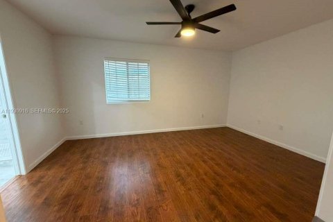 Снять в аренду таунхаус в Хомстед, Флорида 3 спальни, 146.79м2, № 1990653 - фото 5