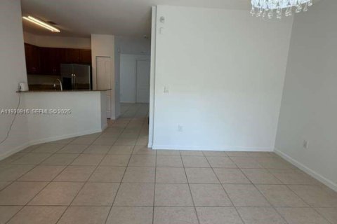 Снять в аренду таунхаус в Хомстед, Флорида 3 спальни, 146.79м2, № 1990653 - фото 13