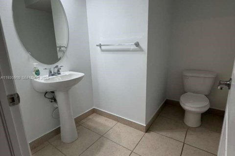 Снять в аренду таунхаус в Хомстед, Флорида 3 спальни, 146.79м2, № 1990653 - фото 14