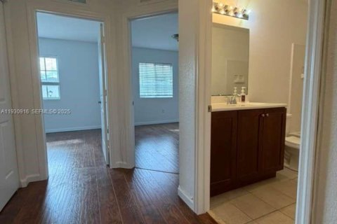 Снять в аренду таунхаус в Хомстед, Флорида 3 спальни, 146.79м2, № 1990653 - фото 7