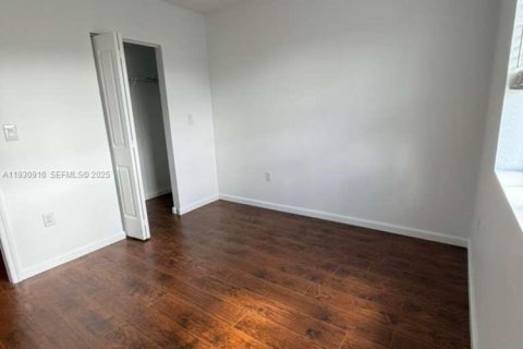 Снять в аренду таунхаус в Хомстед, Флорида 3 спальни, 146.79м2, № 1990653 - фото 10