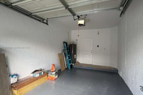 Снять в аренду таунхаус в Хомстед, Флорида 3 спальни, 146.79м2, № 1990653 - фото 15