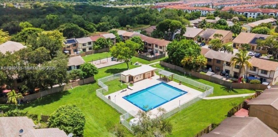 Touwnhouse à Miami, Floride 3 chambres, 141.68 m2 № 2004503