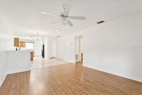 Condo in Belleview, Florida, 2 bedrooms  № 1871219 - photo 17