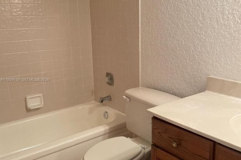 Condominio en alquiler en Lauderhill, Florida, 2 dormitorios, 118.91 m2 № 1997934 - foto 15