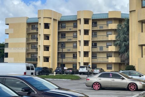 Condominio en alquiler en Lauderhill, Florida, 2 dormitorios, 118.91 m2 № 1997934 - foto 6