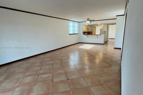 Condominio en alquiler en Lauderhill, Florida, 2 dormitorios, 118.91 m2 № 1997934 - foto 11
