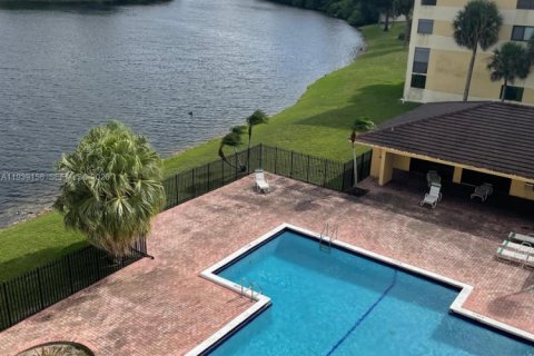 Condominio en alquiler en Lauderhill, Florida, 2 dormitorios, 118.91 m2 № 1997934 - foto 10